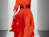 Длинное вечернее платье оранжевого цвета от Bottega Veneta