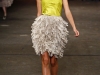Платье баллон с перьями и открытыми плечами от Christian Siriano