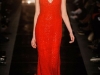 Красное платье с глубоким декольте от Monique Lhuillier