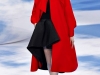 Красное пальто к черному платью, коллекция Christian Dior