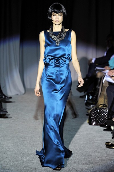 Вечернее синее платье от Дугласа Хананта