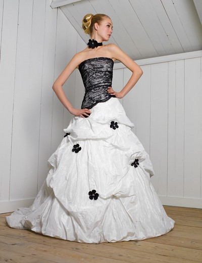 Черно белое свадебное платье