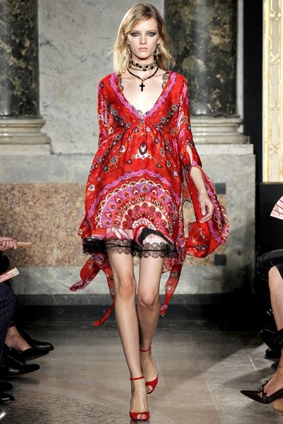 Шифоновое платье с V-образным вырезом Весна-Лето 2012 от Емилио Пуччи (Emilio Pucci)