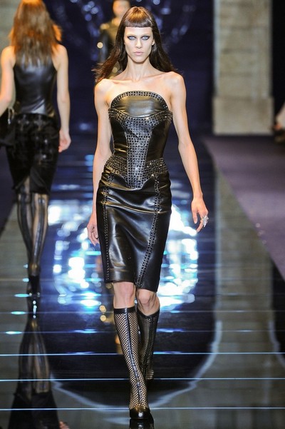 Кожаные платья на осень 2012, Versace