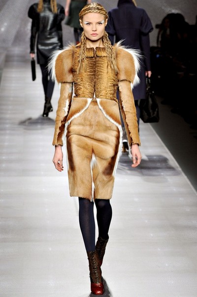 Платья из меха на осень 2012, Fendi