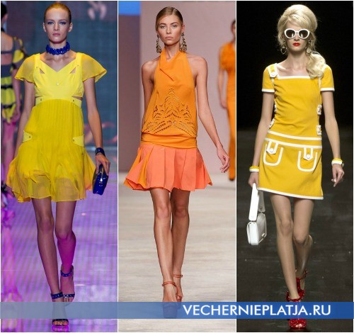 С какими украшениями носить желтое платье, фото моделей Versus, Ermanno Scervino, Moschino