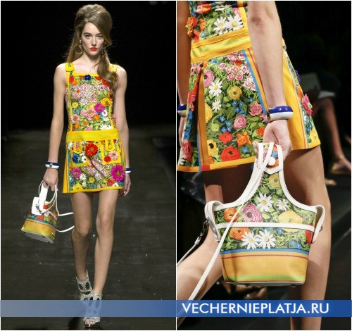 Сумочка и платье от Moschino Весна-Лето 2013