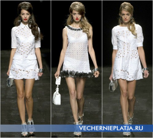 Летнее короткое белое платье в коллекции Moschino