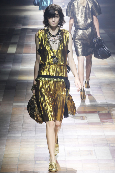 Золотистое V-образное платье 2014 в коллекции Lanvin