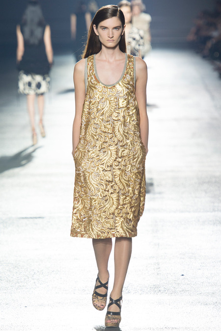 Роскошное платье в золотистом цвете от Dries Van Noten