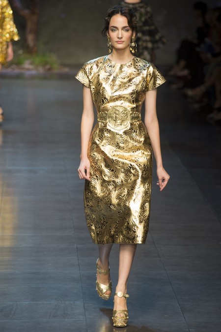 Платье-миди золотистого цвета от Dolce Gabbana