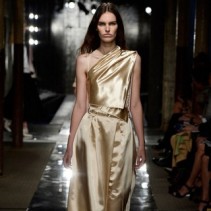 Золотистые платья: роскошь жидкого металла в модном тренде весны 2014 года